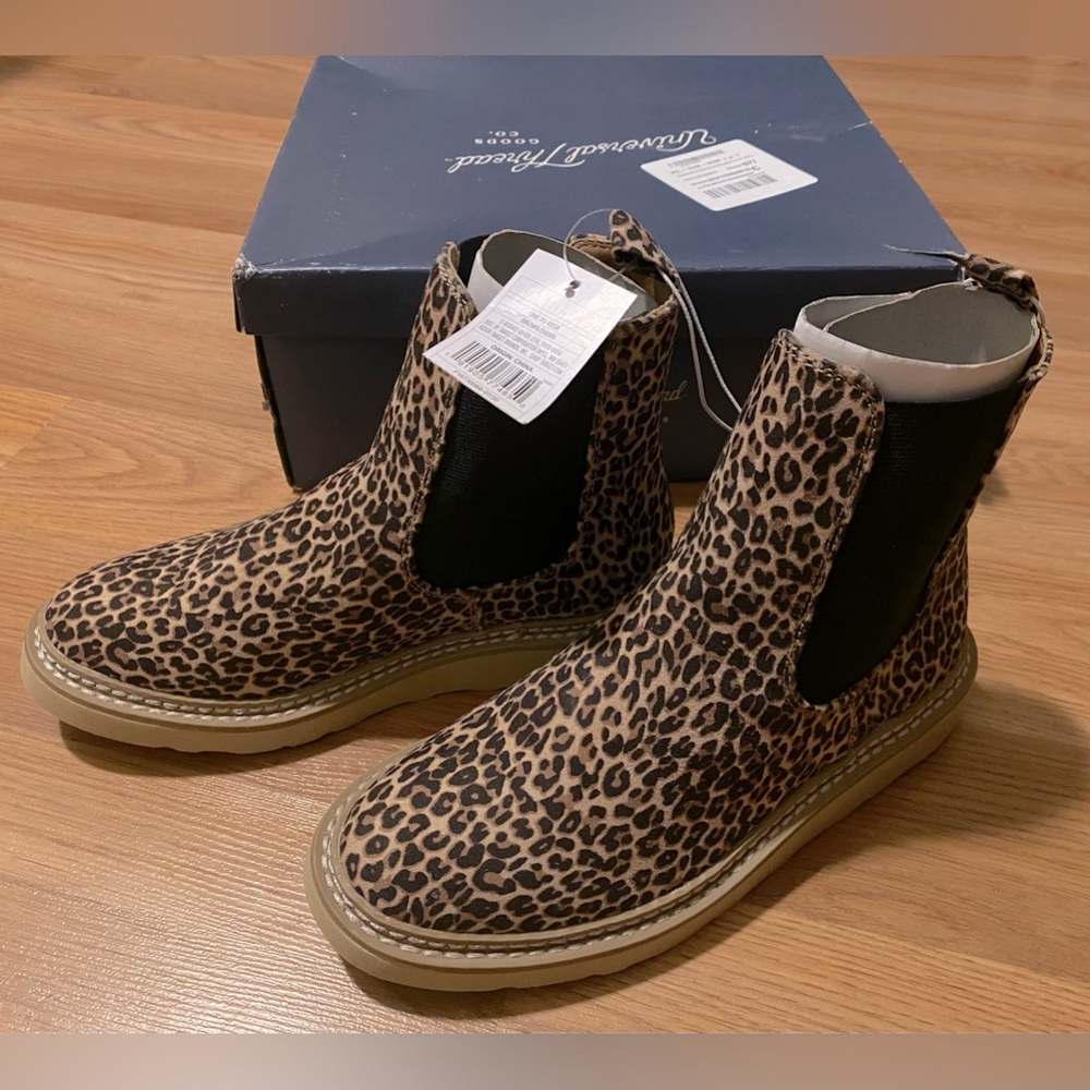 Universal Thread Dawn Leopard Chelsea Boots